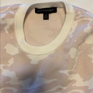 Banana Republic Tops - Banana Republic Pink Camo Top Banana Republic Tops - Banana Republic Pink Camo Top